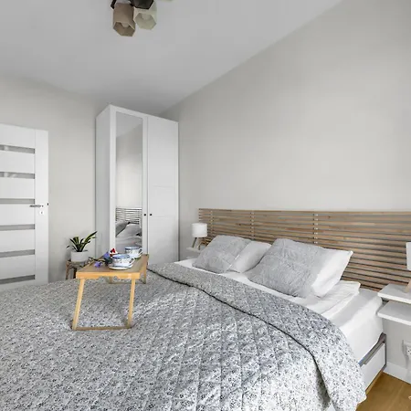 Praga - 57m2, Parking, Balcony - By Rentujemy Apartamento