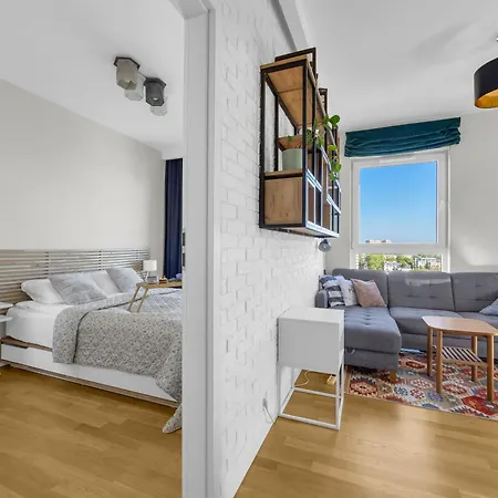 Praga - 57m2, Parking, Balcony - By Rentujemy Apartamento Varsóvia